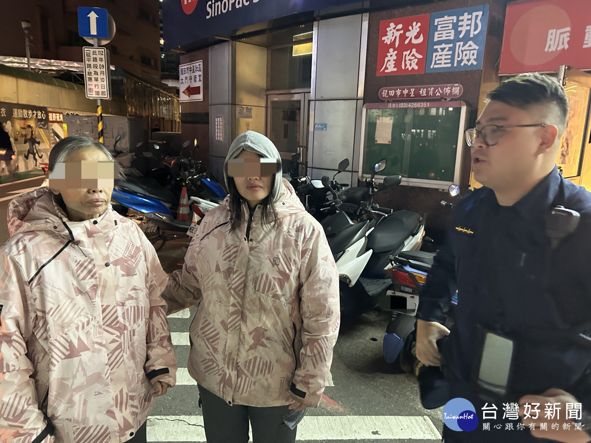 7旬婦購物迷途急問路，中壢警熱心協助返家。