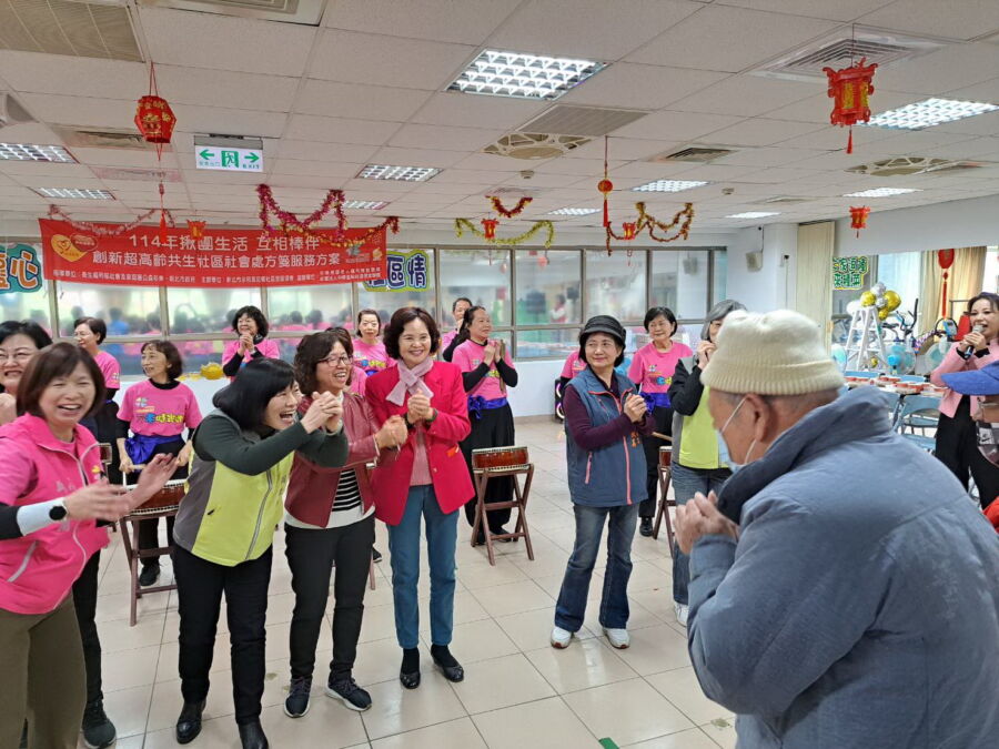 圖／永和區民權社區照顧關懷據點5日舉行新春團拜。（新北市政府社會局提供）