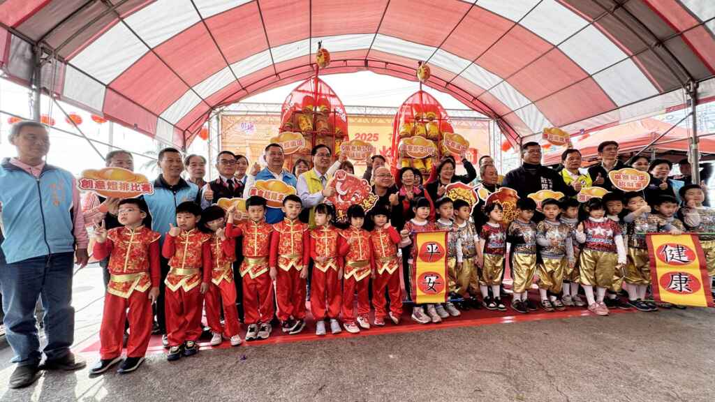 ▲白沙坑迎燈排是全國最具文化特色的傳統燈會，自民國97年登錄為彰化重要無形文化資產，至今傳承197年，邀請全國鄉親前來花壇文德宮體驗。（記者林明佑攝）
