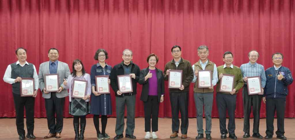 ▲彰化縣長王惠美親臨會場除期勉與會校長外，並頒獎表揚績優學校。（彰化縣政府提供）