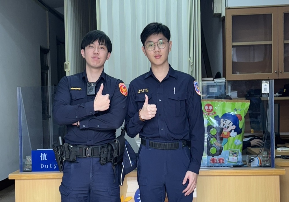失智翁深夜迷途忘返家 萬華警暖心護送保平安 200 248250205a03