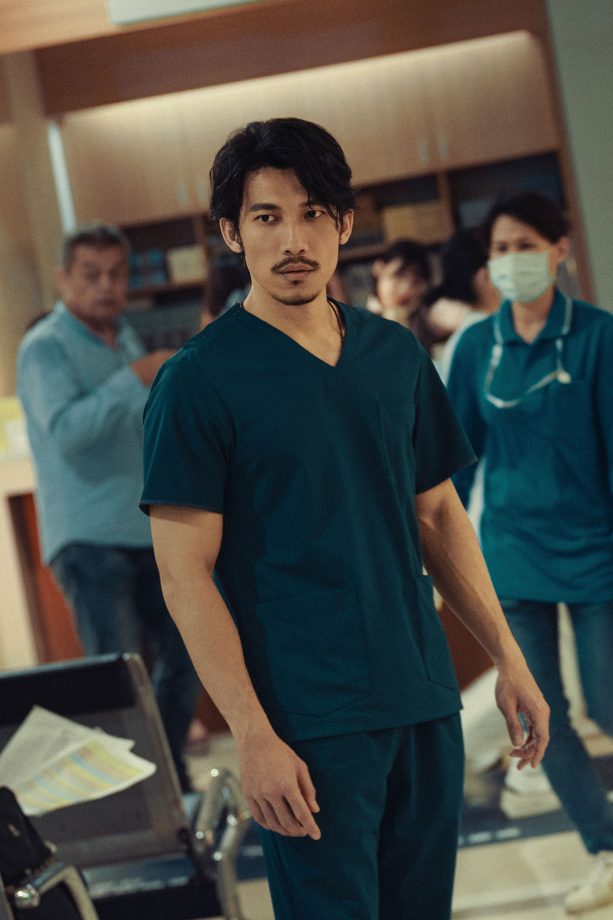 《The Outlaw Doctor 化外之醫》「發哥」連炳發是越南影帝,近日因參加《披荊斬棘的哥哥》越南版擁有高人氣,首次來台參演影集。圖/公視、中華電信、瀚草文創提供