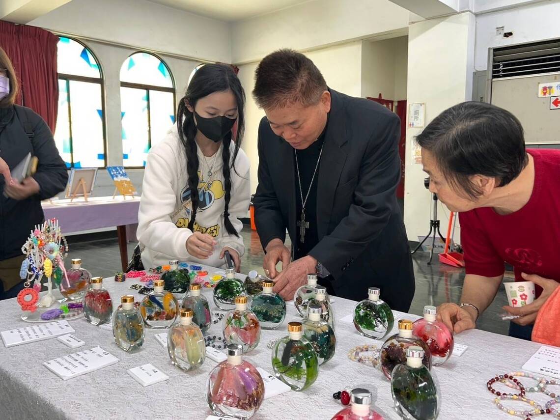 華遠職涯探索作品展讓弱勢生的創作能量被看見