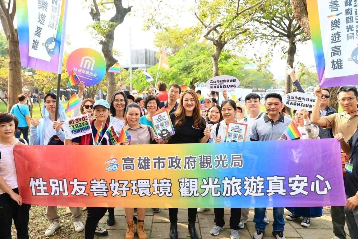 ▲高閔琳是第一位率領公部門及觀光業界等30多名成員連續兩年參加高雄同志大遊行的局處首長。<br /><br />