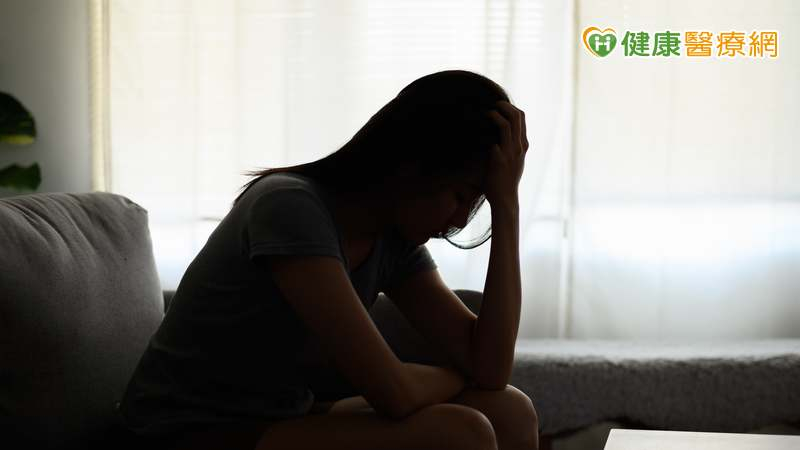 當「邊緣人」不只影響情緒!研究:「孤獨感」或成健康惡化推手