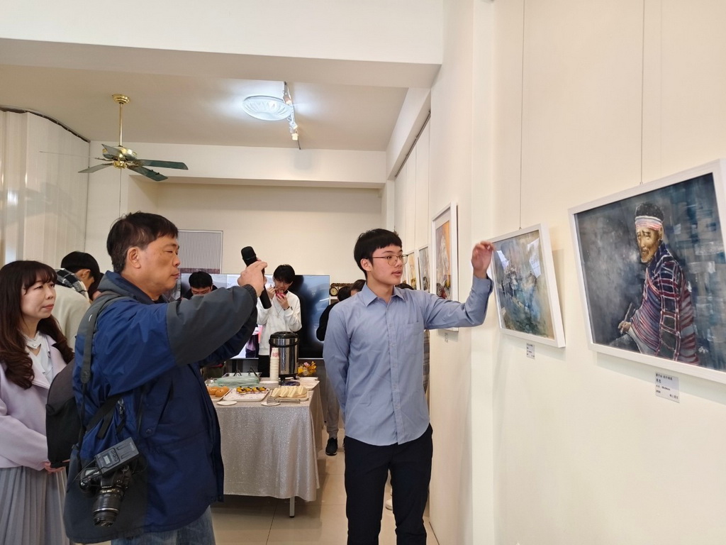 ▲一項由高中生蕭宇祐的個人創作展,在Art田中藝術空間展示創作者藝術視角與創意。(圖/記者周厚賢攝)