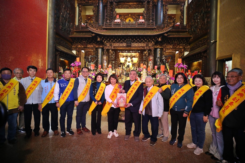 ▲黃敏惠市長偕同各界參拜天公祈福平安開新運。(圖/嘉義市政府提供)