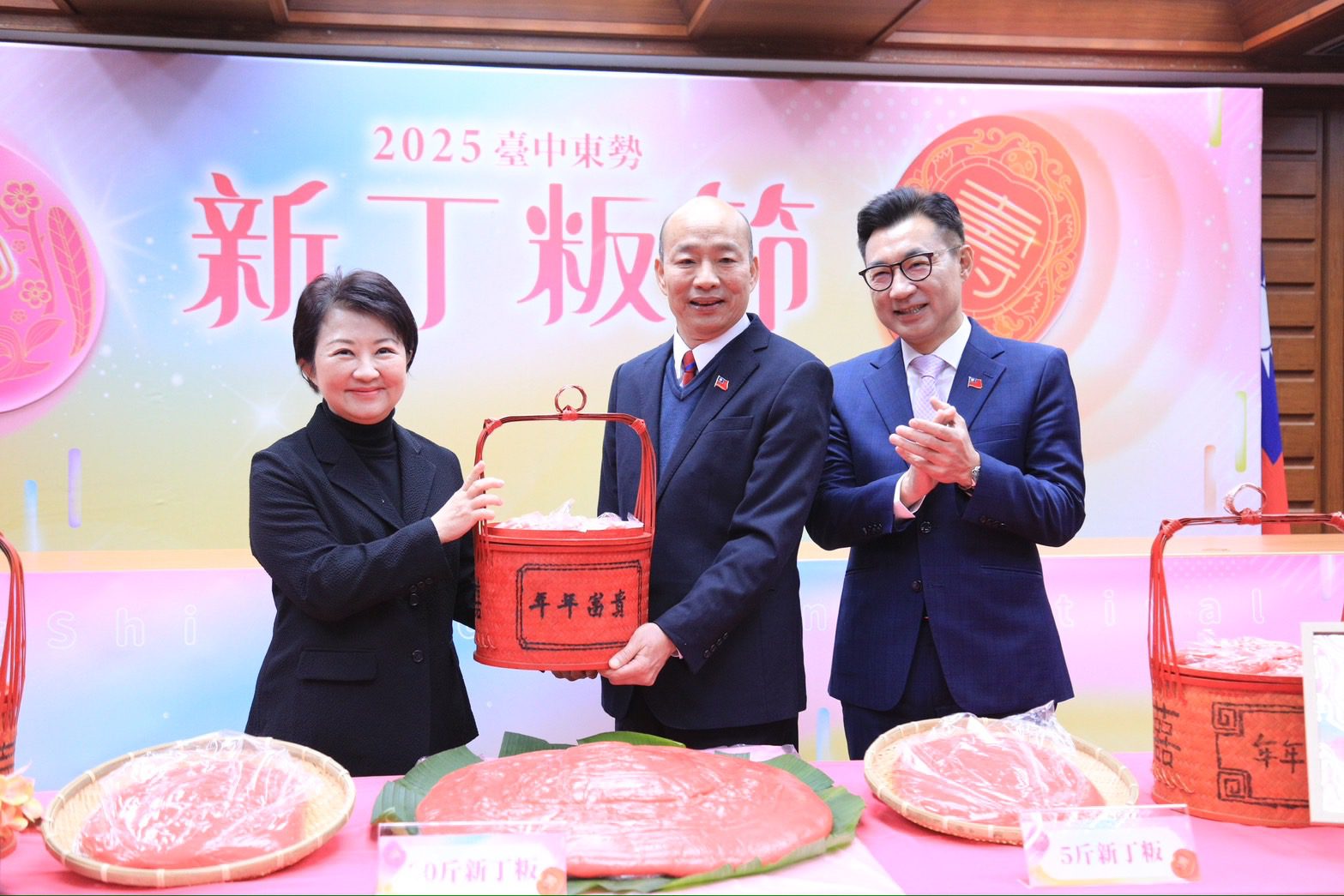 將幸福送進立法院！盧秀燕「回娘家」分送新丁粄　揭「好孕、好運」雙重意義邀全民歡慶