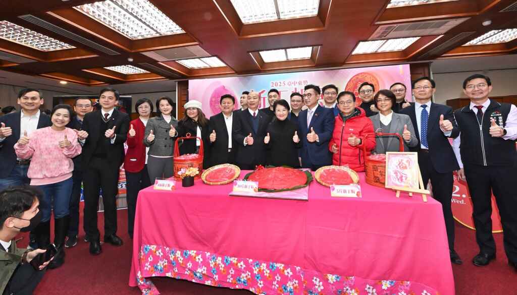 ▲台中市長盧秀燕表示，今日是她上任六年來首度回立院娘家，揭露新丁粄「好孕」及「好運」雙重意義，盛邀全民到台中歡慶新丁粄節，幸福一整年。（記者張玉泰攝）