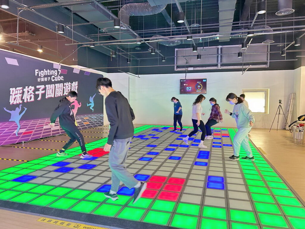新櫃品牌「好鬪格子」與「HADO電子躲避球」天天預約爆滿，成為顧客春節走春的熱門選擇