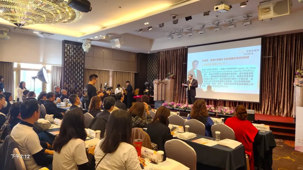 「社會創新獎經驗分享」議程由東海大學會計系教授兼校長特助許恩得主持。(圖/陳惠玲攝影)