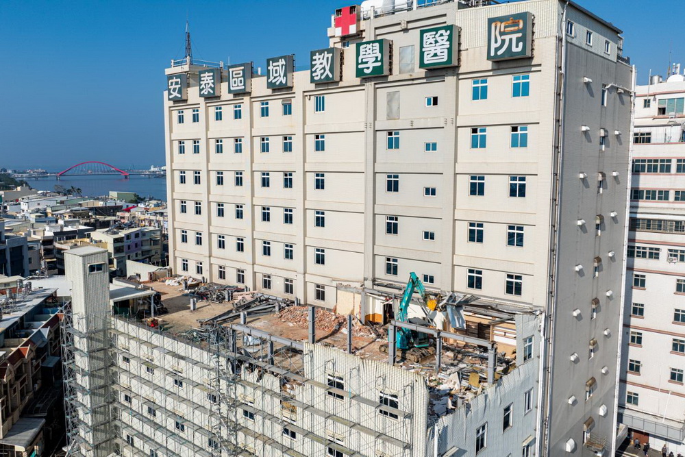東港安泰醫院火災 檢方諭令蘇清泉500萬交保 202 東港安泰醫院火災 檢方諭令蘇清泉500萬交保 201