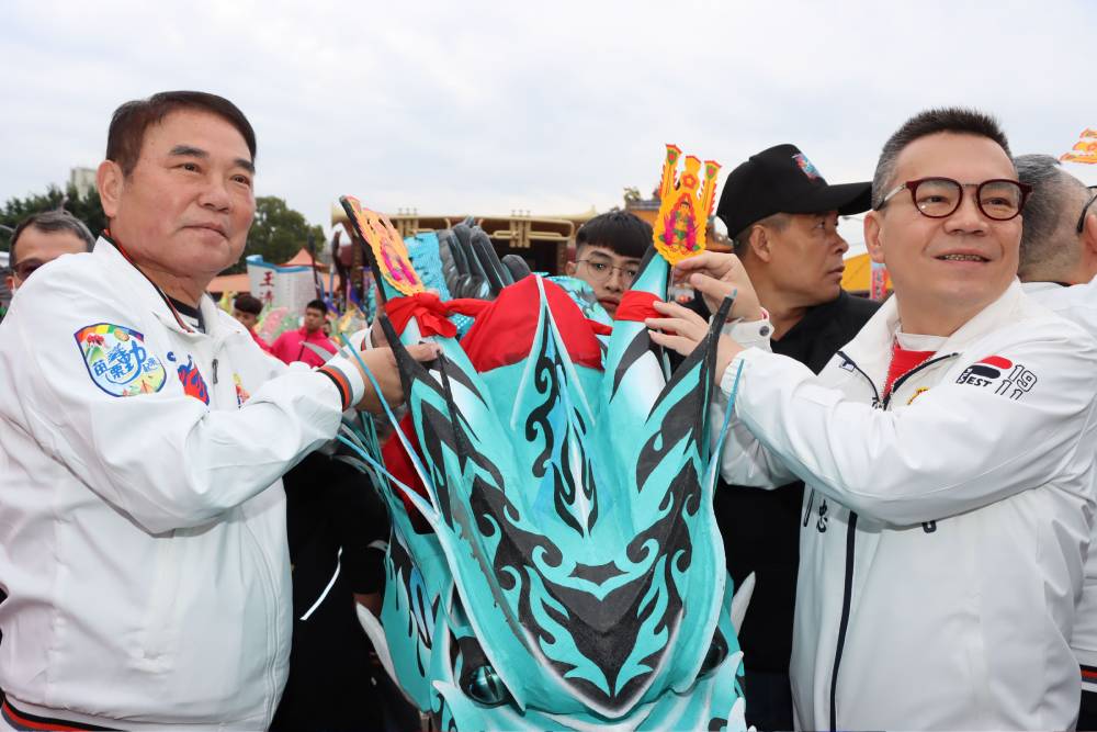 苗栗火旁龍節今展開 鍾東錦、邱鎮軍、余文忠皆盼文化不應受政治干擾 208 苗栗火旁龍節今展開 鍾東錦、邱鎮軍、余文忠皆盼文化不應受政治干擾 207