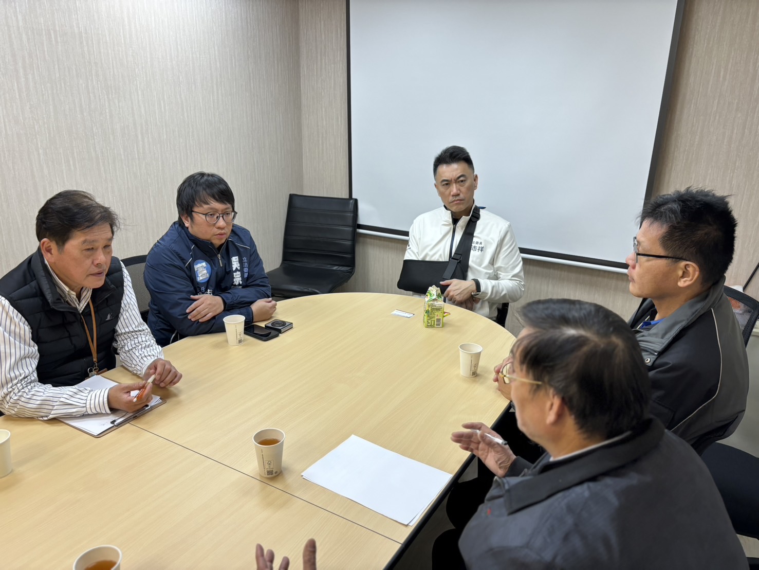 國光客運今5時全員發薪 林沛祥、吳宗憲:欠薪絕不能再發生 226 國光客運今5時全員發薪 林沛祥、吳宗憲:欠薪絕不能再發生 225