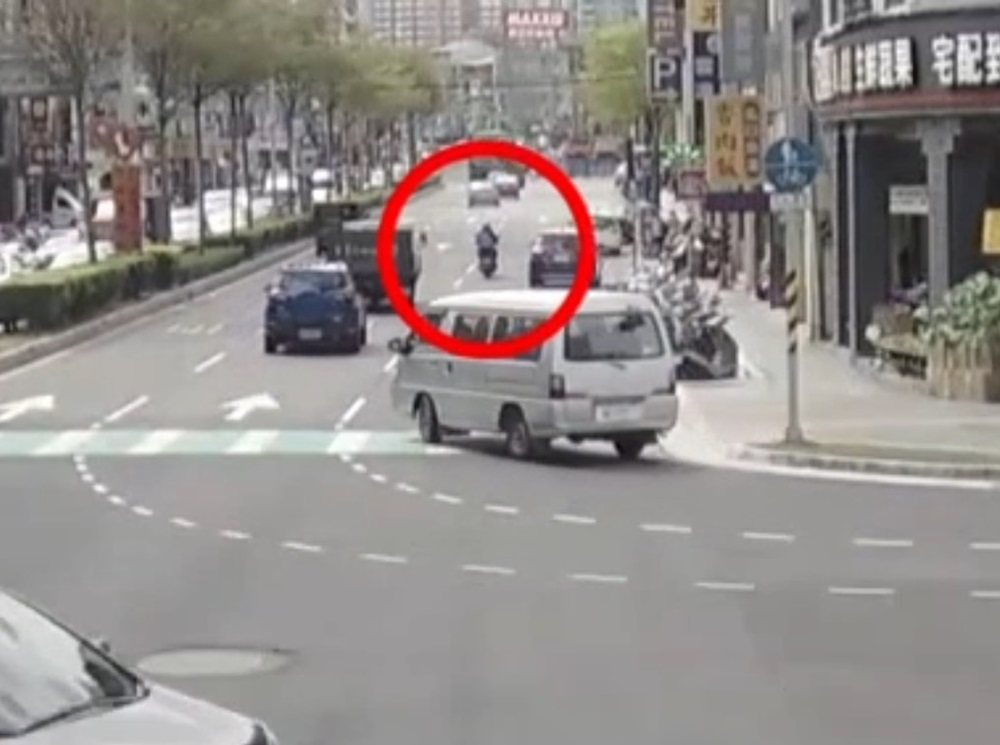 一轉身背包現金不見了 35歲男涉順手牽羊行竊被逮 228 cnews204250206a06