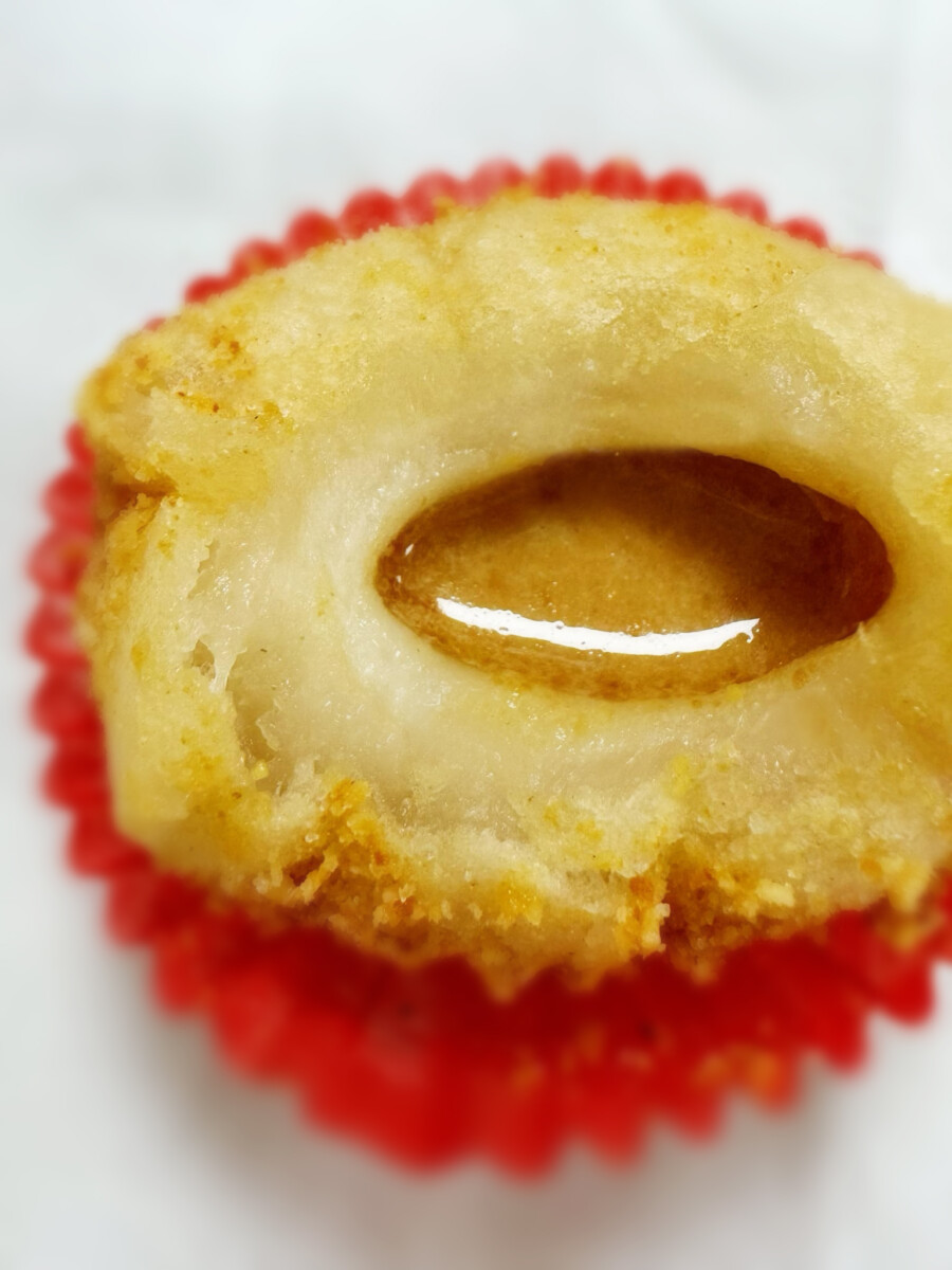 ▲高雄寒軒國際大飯店手工炸元宵暖心開訂,甜蜜酥脆迎元宵。(圖╱記者王苡蘋翻攝)