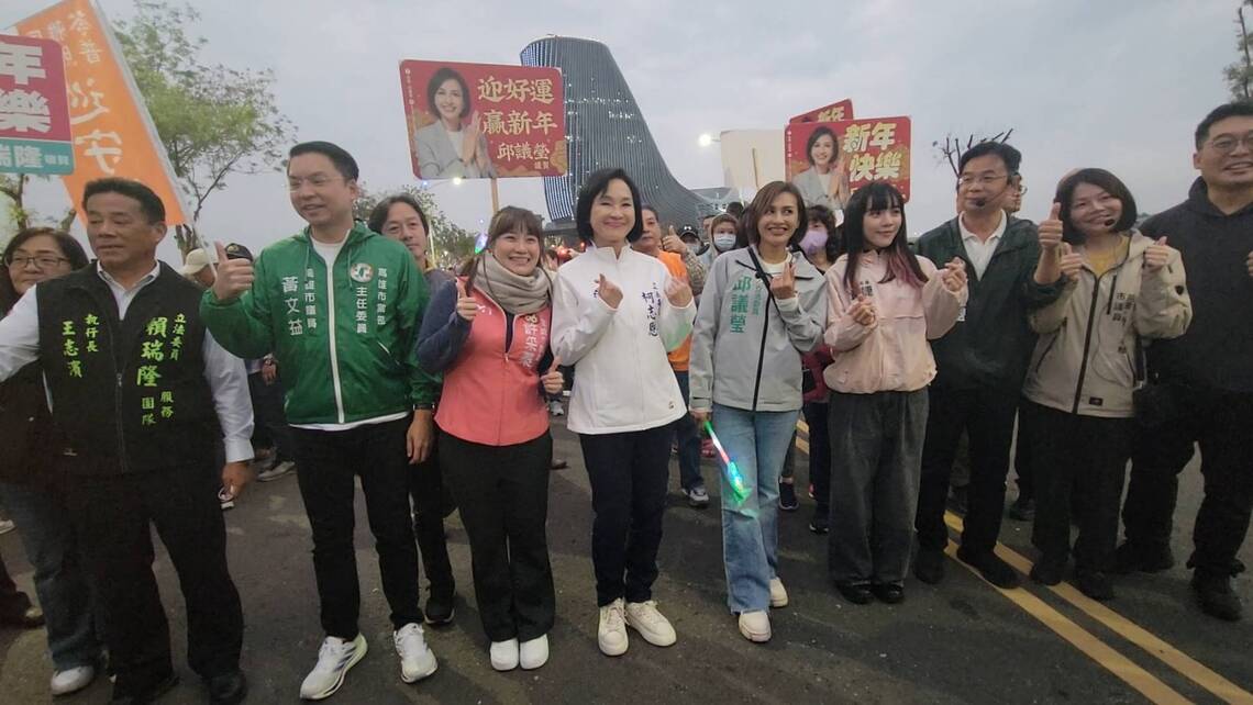 漾新聞|柯志恩參與意誠堂千人踩街拉龜王 感受民眾的力量