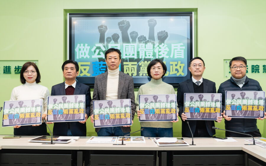 圖／立委林淑芬、吳琪銘、李坤城、沈伯洋、蘇巧慧、張宏陸、吳秉叡今（7）日召開記者會，呼籲做公民團體後盾。（立委蘇巧慧辦公室提供）