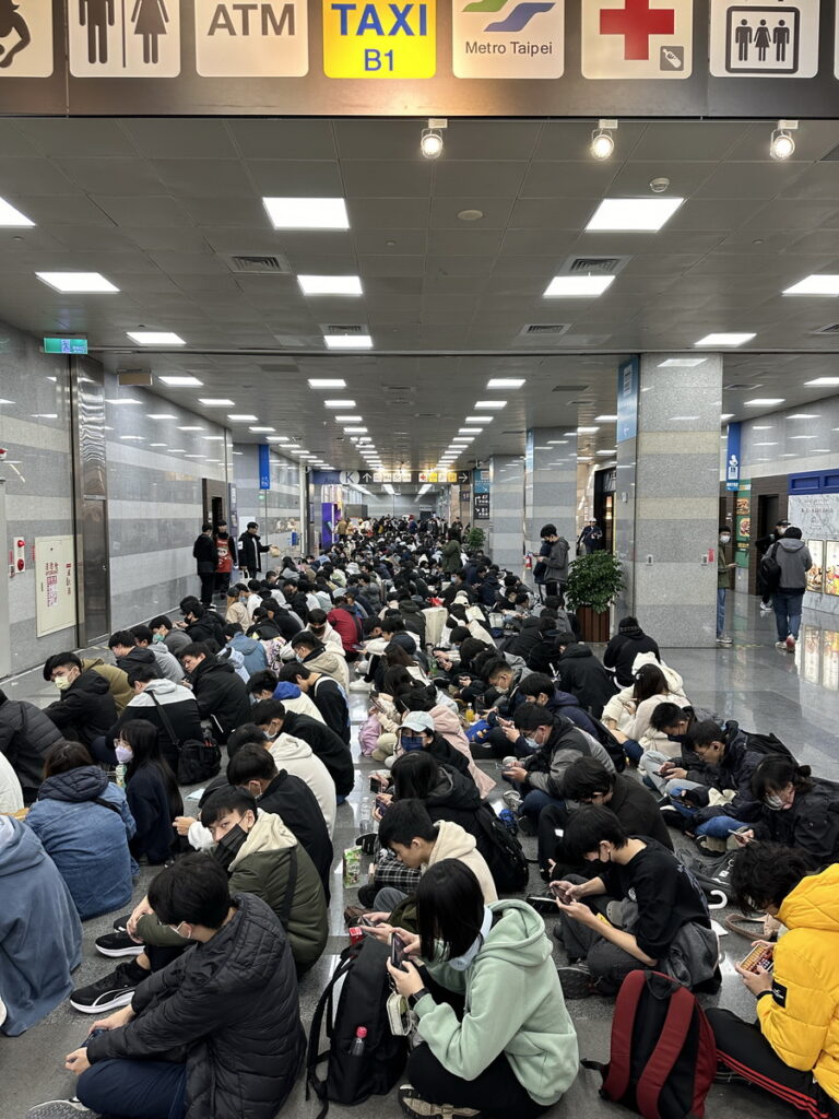 開幕排隊人潮