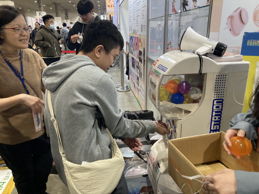 日本館扭蛋攤位抽抽有獎