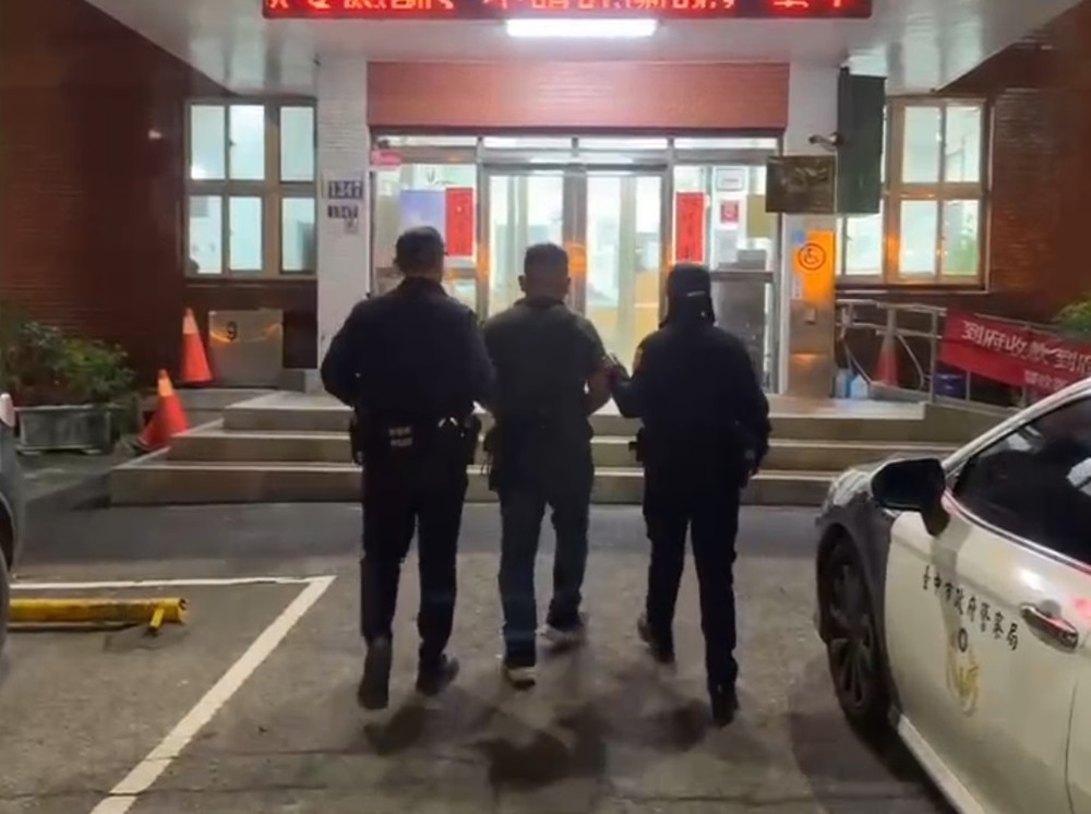 抽菸不慎引燃機車 24歲男觸公共危險罪被送辦 214 cnews204250207a05