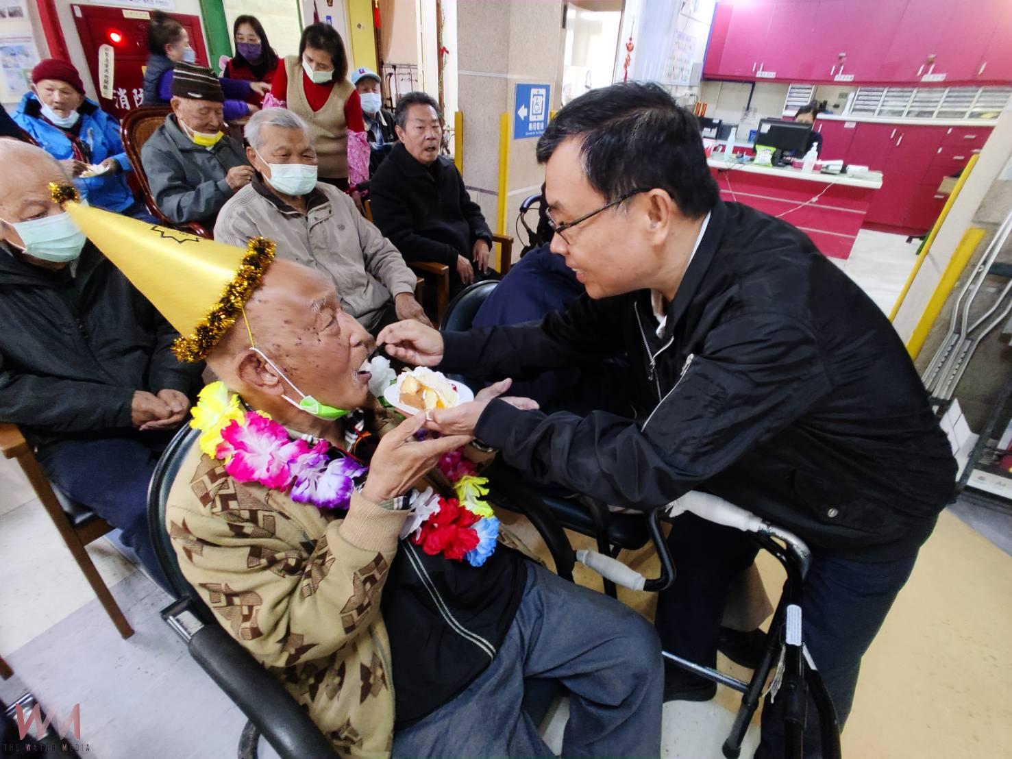 百歲榮民秦永正歡慶壽辰 中彰榮家精心籌辦溫馨慶生會 - https://www.watchmedia01.com