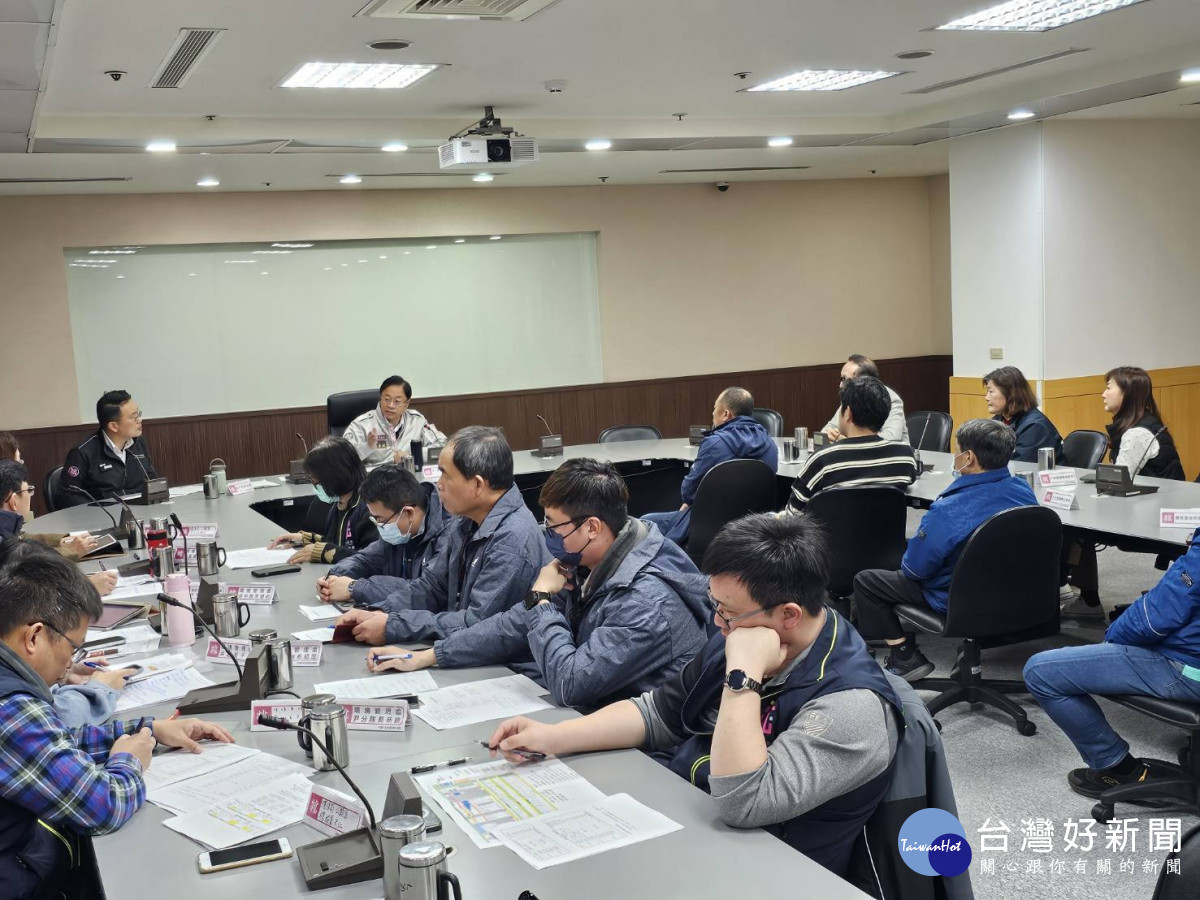 張善政市長與自救會溝通，承諾全面檢討並強化消防安全。