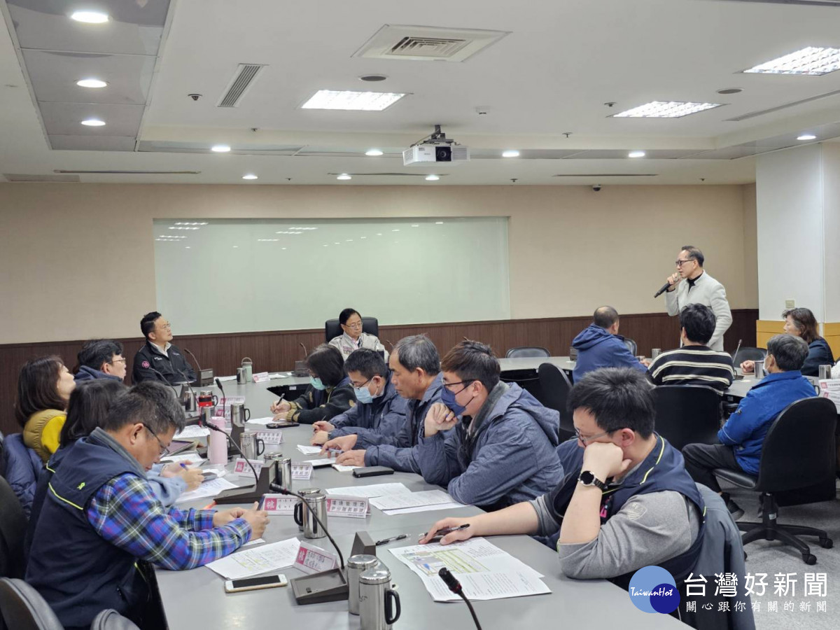 張善政市長與自救會溝通,承諾全面檢討並強化消防安全。