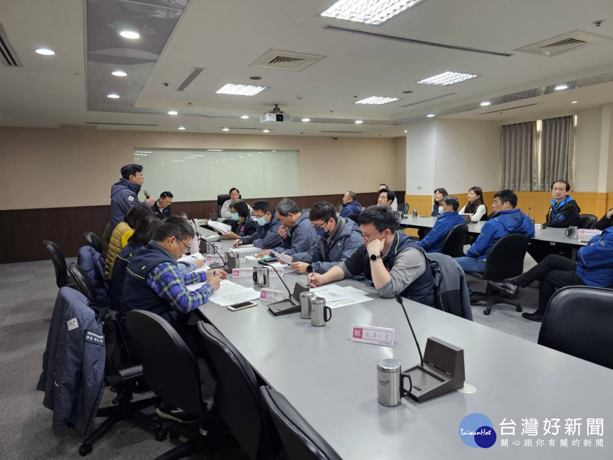 張善政市長與自救會溝通,承諾全面檢討並強化消防安全。