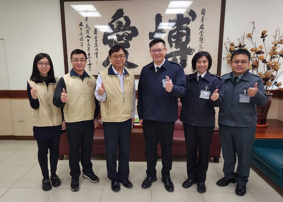 高雄榮服處拓展服務據點 拜會國軍醫院設立志工服務台