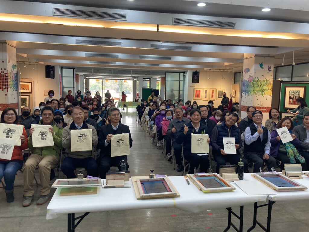 版畫是樹人國小長期深耕的校本課程，全校師生聯合展出的作品，主題相當豐富多元。