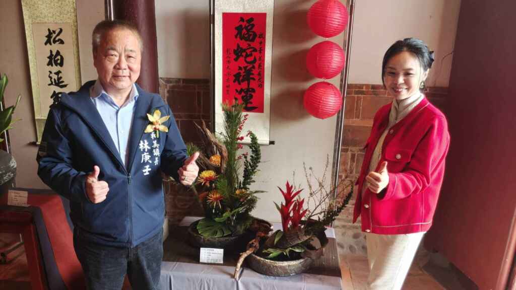 ▲和美鎮長林庚壬表示，感謝這次彰化縣中華花藝協會特地安排到道東書院展出，讓道東書院除了書香也充滿了花香。（記者林明佑攝）