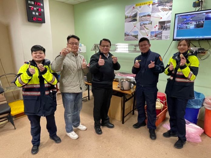 寒風中支援台灣燈會交通疏導 特製茶葉蛋為平警暖身 73 496158 0