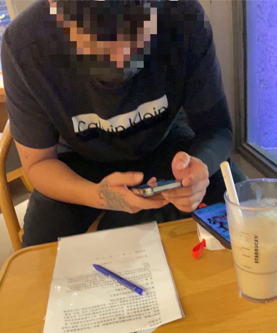 專案小組逮捕28歲李姓男子及23歲鄧姓女子兩人均涉嫌充當詐騙集團的「幣商」,負責協助資金轉移與洗錢。(記者 黃荷琇翻攝)