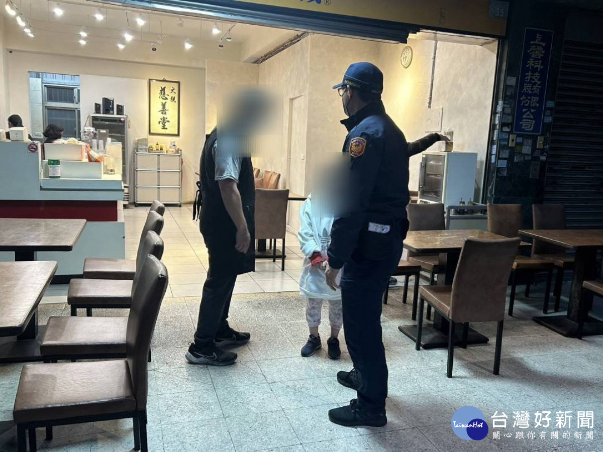男童深夜離家出走，經熱心民眾及警方的協助，男童平安返家。