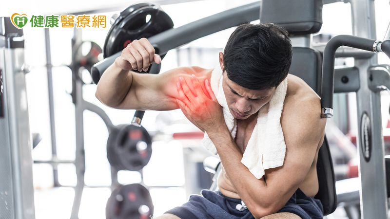 健身教練「軟骨受損」反覆積水 新式手術傷口小、恢復快