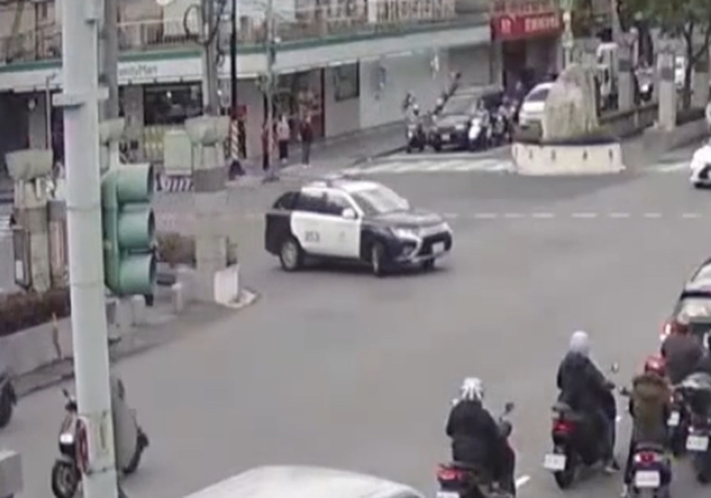 心臟病突發妻衝派出所求援 警鳴笛送醫搶救寶貴生命 258 248250209a02