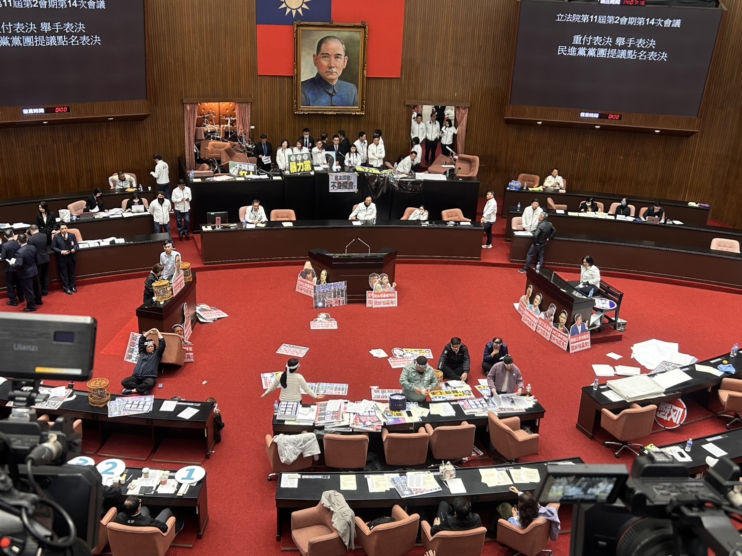 批民進黨裝聾作啞看不到三讀民生法案 國民黨:眼中只有鬥爭 246 批民進黨裝聾作啞看不到三讀民生法案 國民黨:眼中只有鬥爭 245