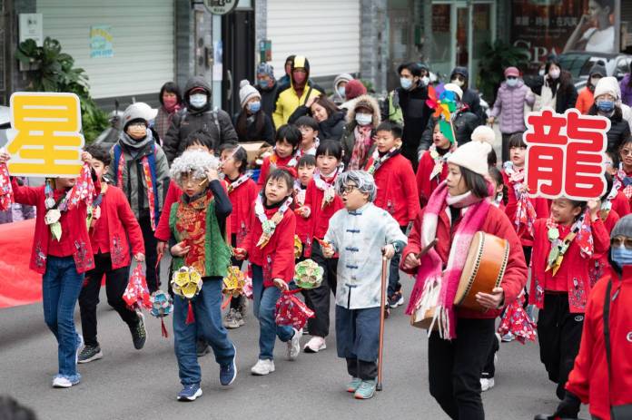 桃園龍潭「迎古董踩街嘉年華」熱鬧登場 傳承客家文化歡喜接財神 68 20250208195819778
