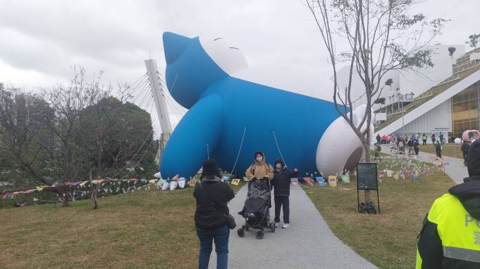 民眾燈會拍卡比獸手機不慎掉落 桃園警熱心助找回 56 2082206 0