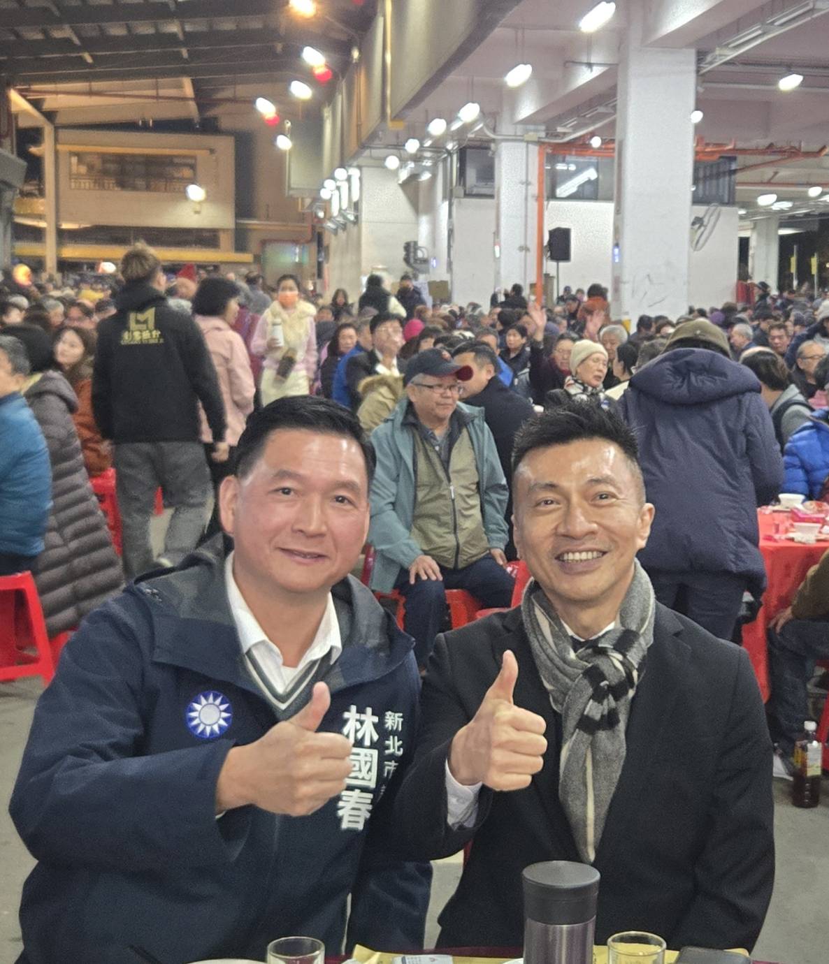 新北市議員林國春(圖左)讚賞大陳人,飲水思源、源不忘本。(記者 趙靜姸 攝)