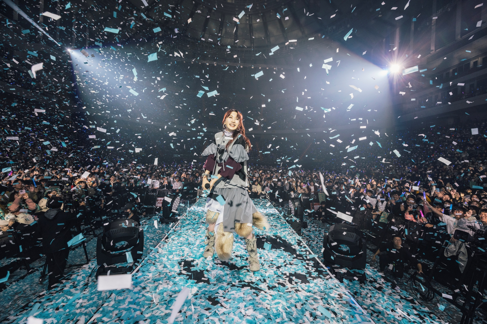 日本當紅雙人組合YOASOBI 今(9日)續登台北小巨蛋,進行「超現實」演唱會台北場第二天演出。圖/好玩國際文化提供