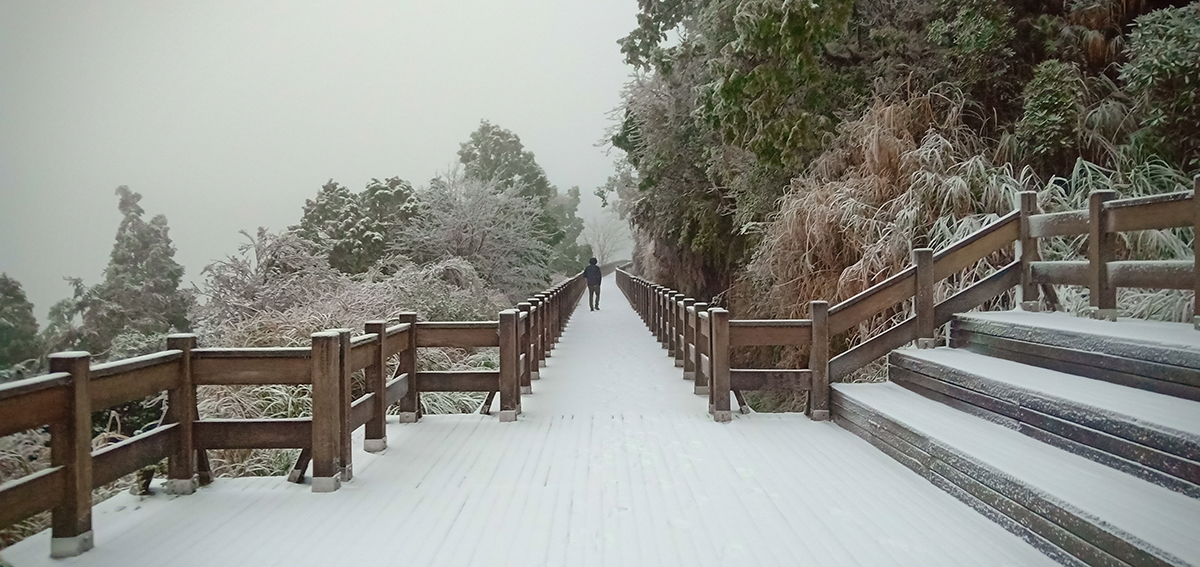 冰霰已停積雪未融 2000人直衝太平山覽雪景 - https://www.watchmedia01.com
