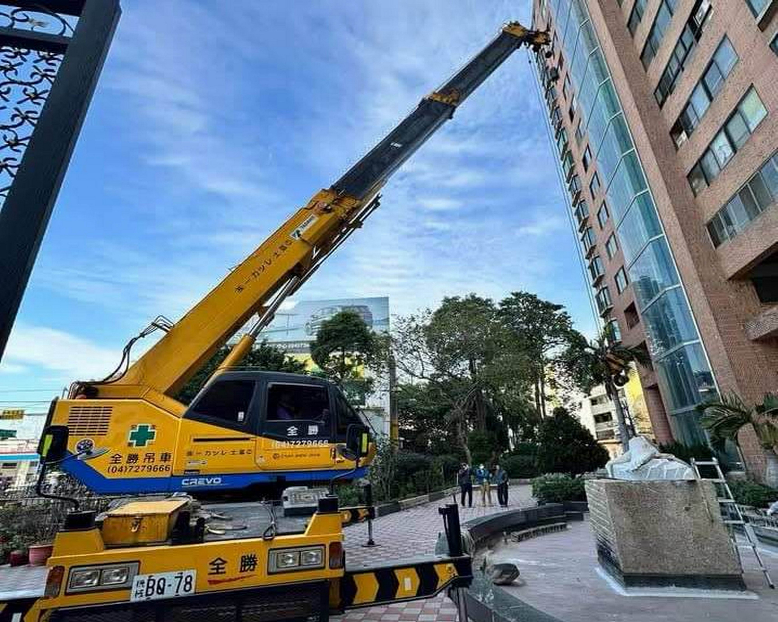 彰化地標大衛雕像 挺過921卻不敵強震 四分五裂運離現場 - https://www.watchmedia01.com