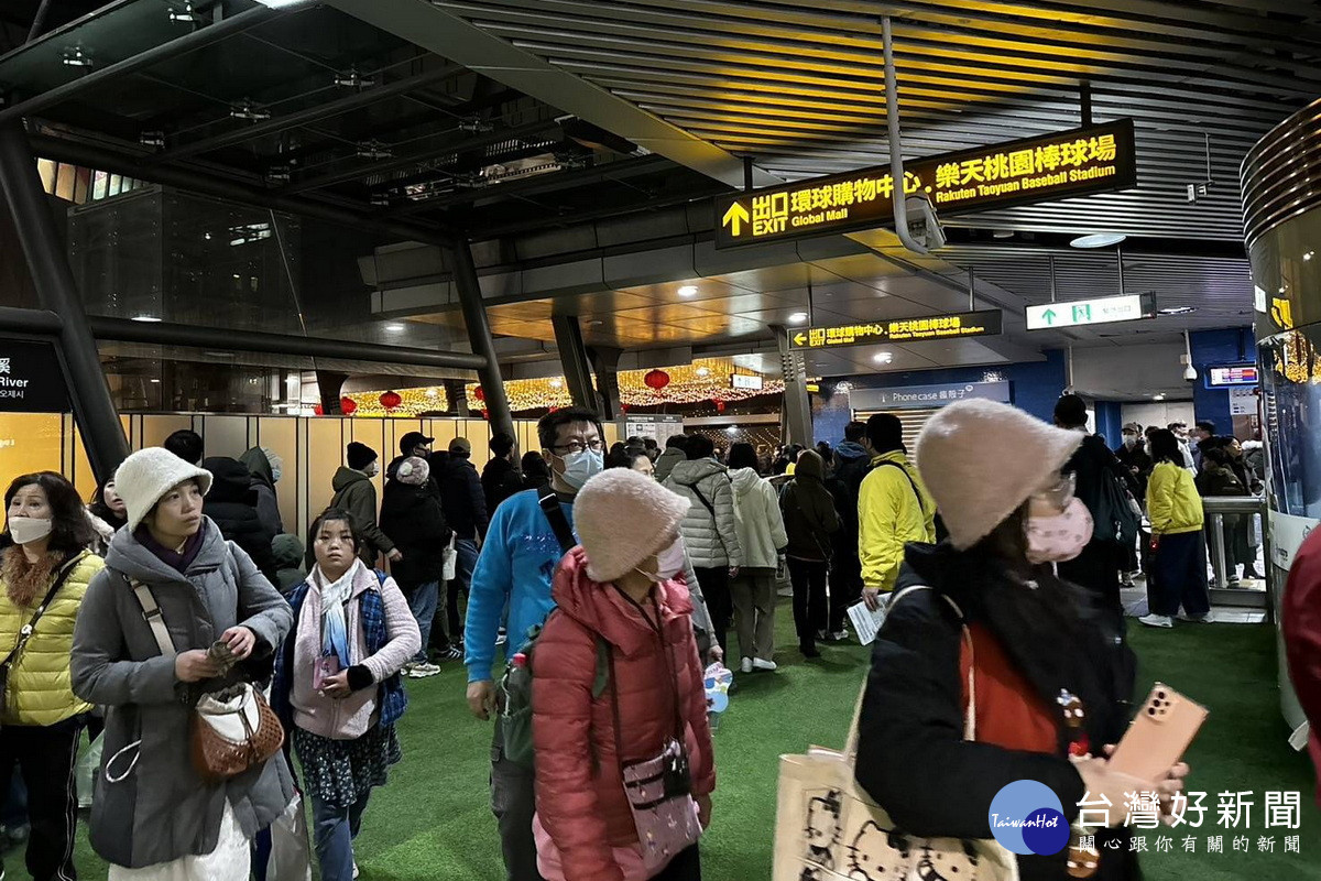 2025台灣燈會效應浮現,試營運首週末機捷運量近30萬人次。