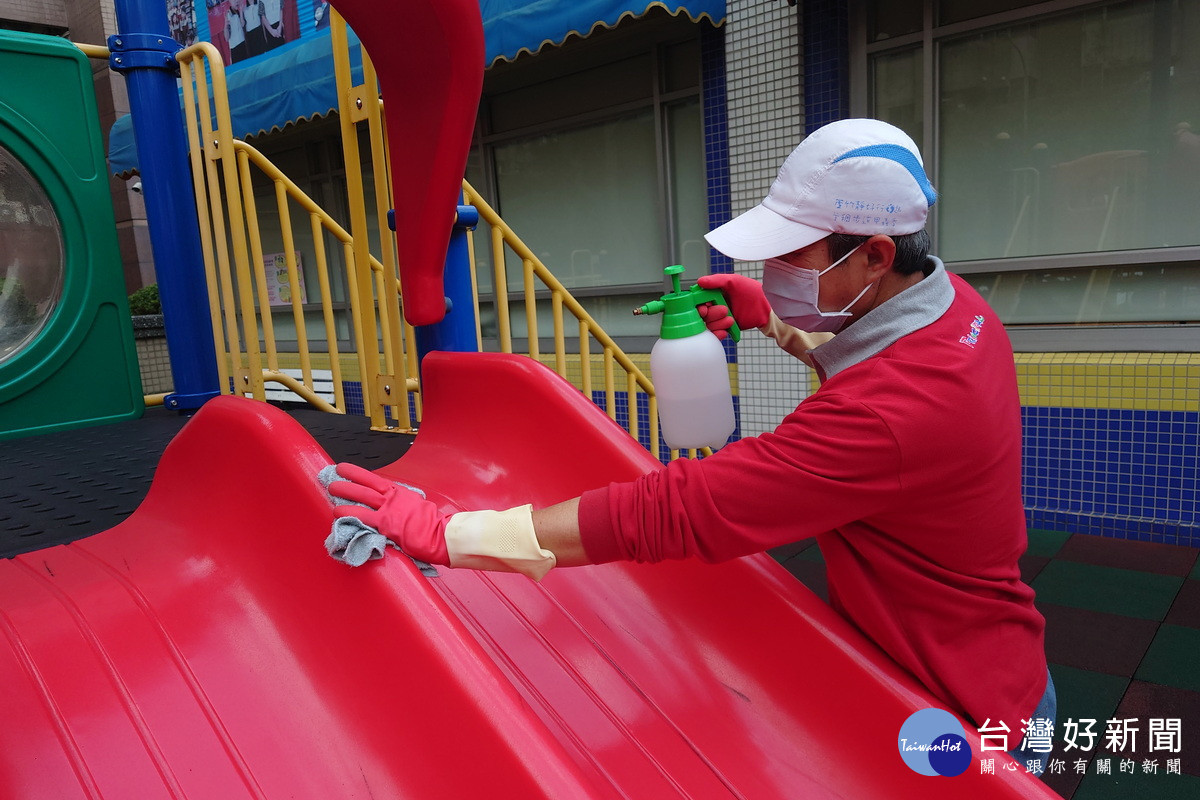 桃園市各級學校開學,市府教育局要求全面完成校園環境清潔消毒與及防疫物資整備工作。<br /><br />