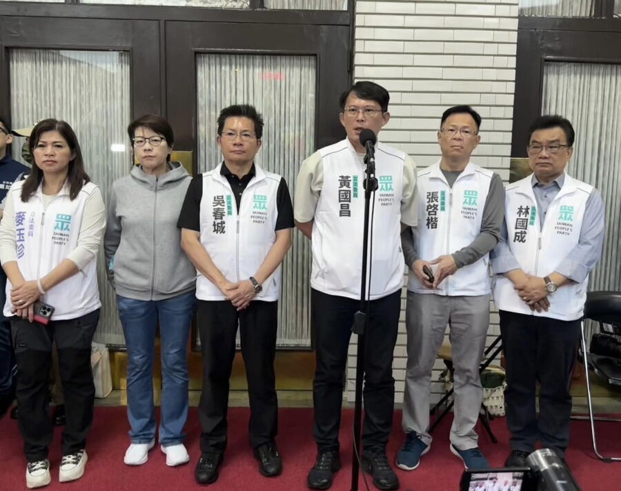 圖/黃國昌今日受訪時強調,為了協助「自主公民」站出來「捍衛台灣民主」、「反對民進黨走向威權獨裁」,因此在臉書發起「掃除綠衛兵」志工招募的活動。(黃國昌臉書)