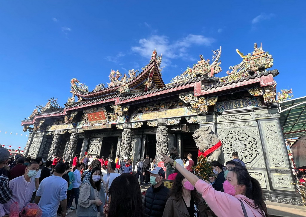 香火鼎盛的松柏嶺受天宮「擔米糕桃」活動是地方重要的傳統盛事，每年吸引眾多信眾參與。▲（記者蘇彩娥攝）