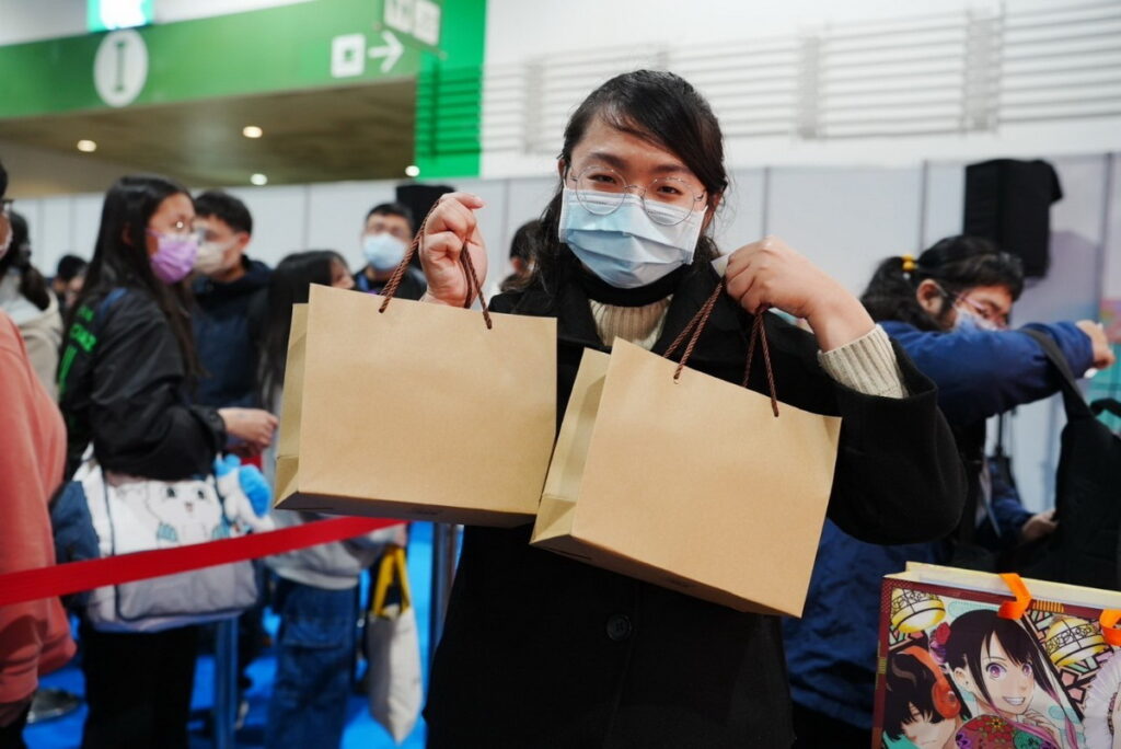 粉絲們精心準備要給老師們的禮物和卡片