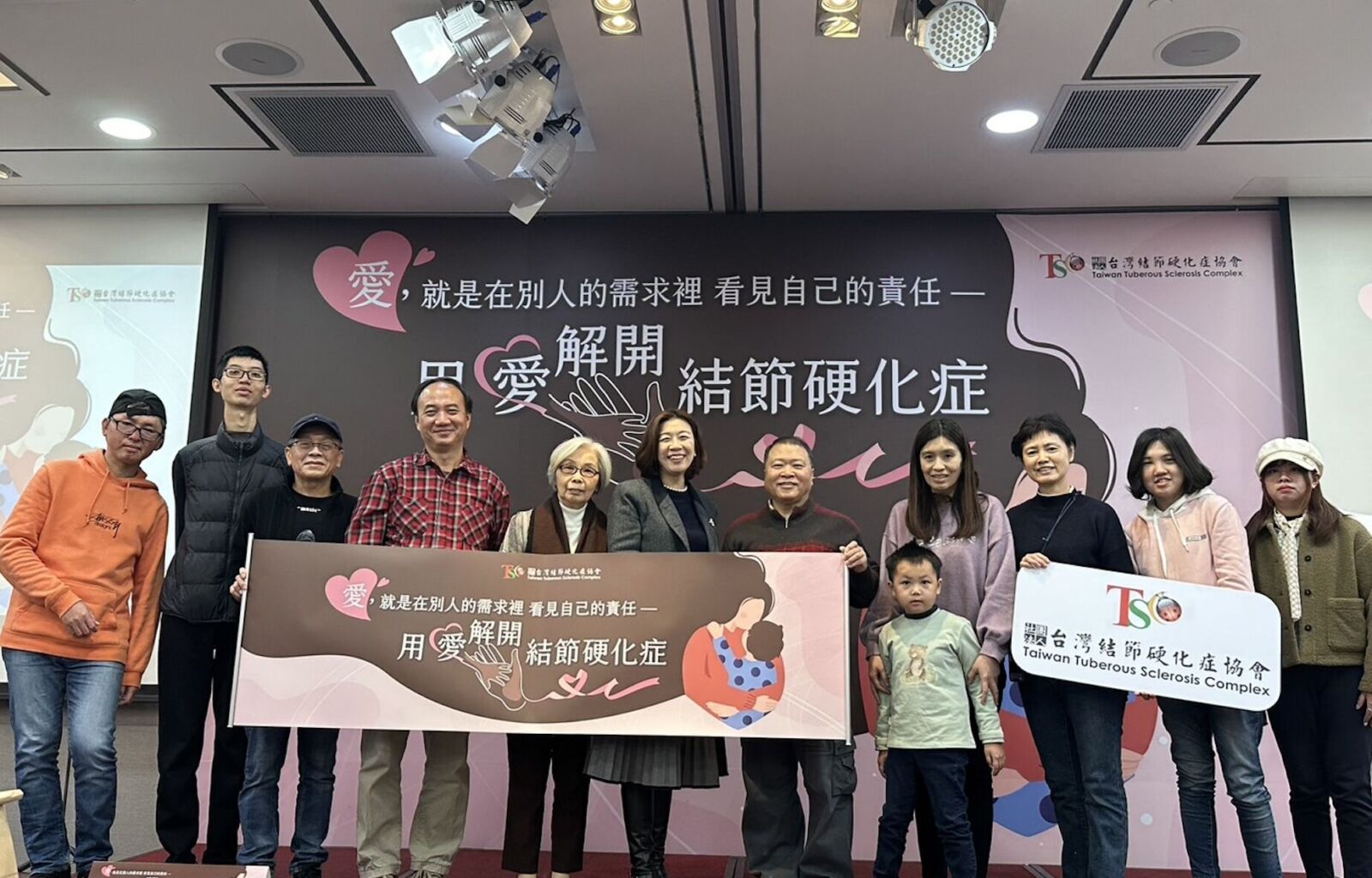 「沒人比我更適合當他的媽媽」 單身女醫為一個笑容收養罕病童 251